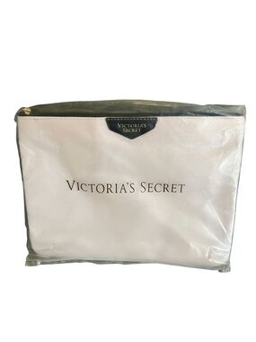 NWT VICTORIA’S SECRET LARGE LIGHT PINK WRISTLET CLUTCH BEAUTY BAG